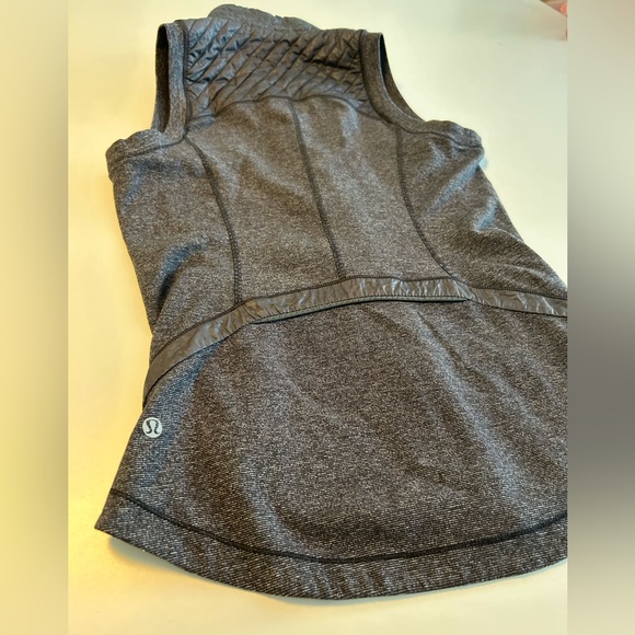 Lululemon Rebel Runner Vest, Black Petal Camo Embossed Wee Stripe Full, Sz S - Picture 10 of 12
